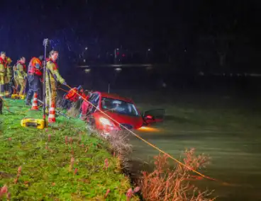 Voertuig te water in Vijfhuizen