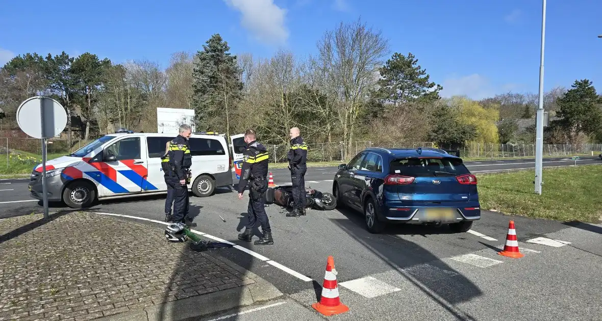 Geen gewonden na ongeval door voorrangsfout - Foto 24