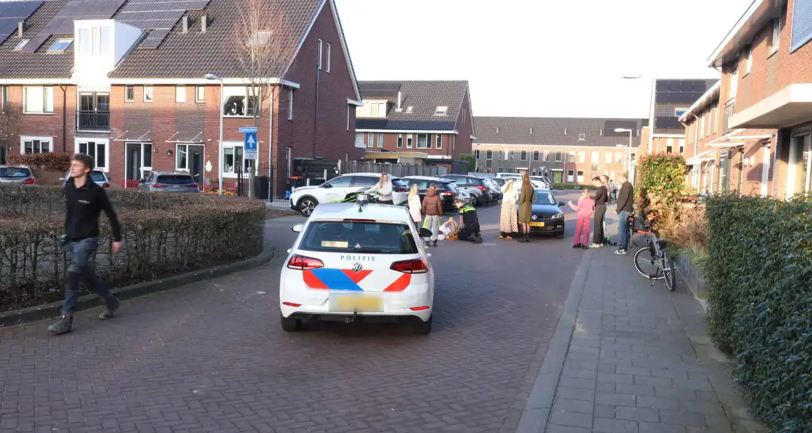 Skeelerend kind geschept in woonwijk - Foto 2