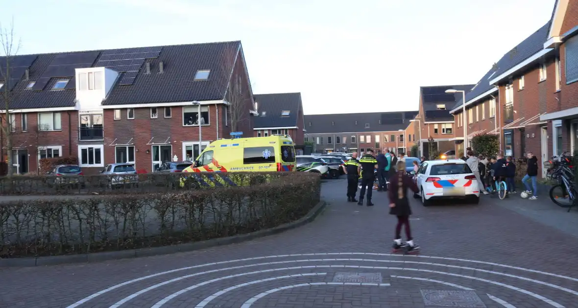 Skeelerend kind geschept in woonwijk - Foto 3