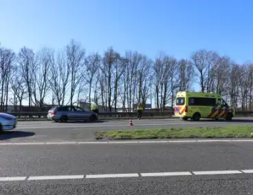 Weg afgesloten na ongeval met bestelbus