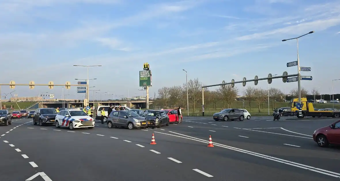 Geen gewonden bij aanrijding - Foto 2