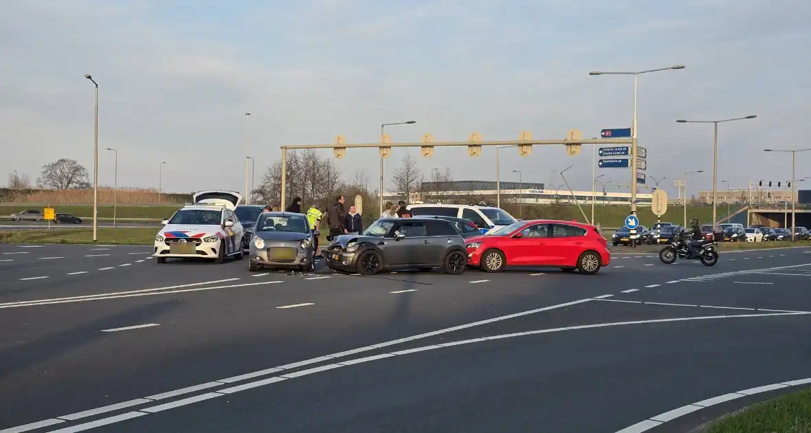 Geen gewonden bij aanrijding - Foto 3