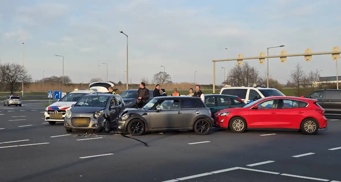 Geen gewonden bij aanrijding - Foto 4