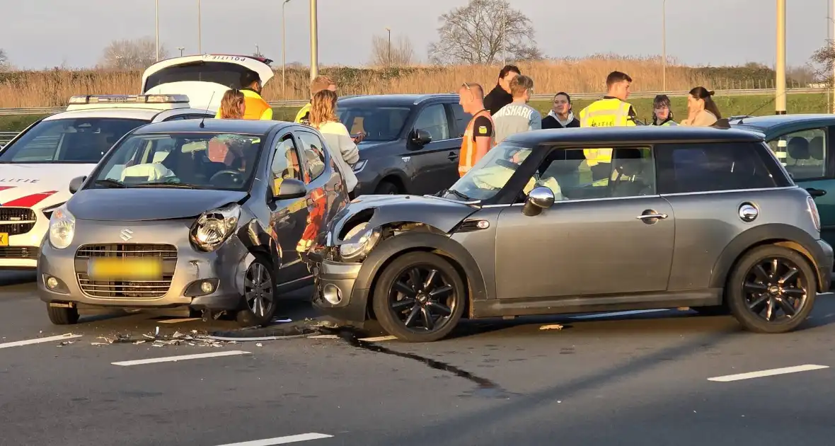 Geen gewonden bij aanrijding - Foto 5