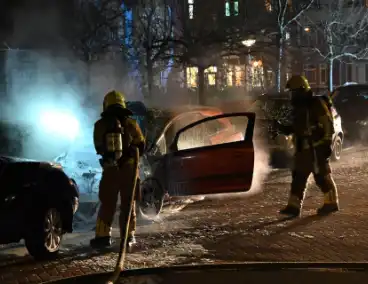 Twee voertuigen beschadigd door brand