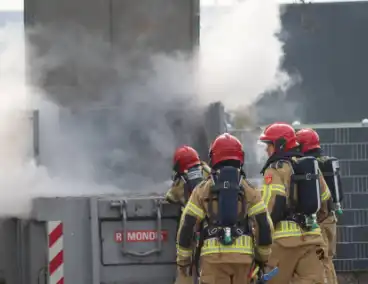Containerbrand vraagt om ingrijpen brandweer