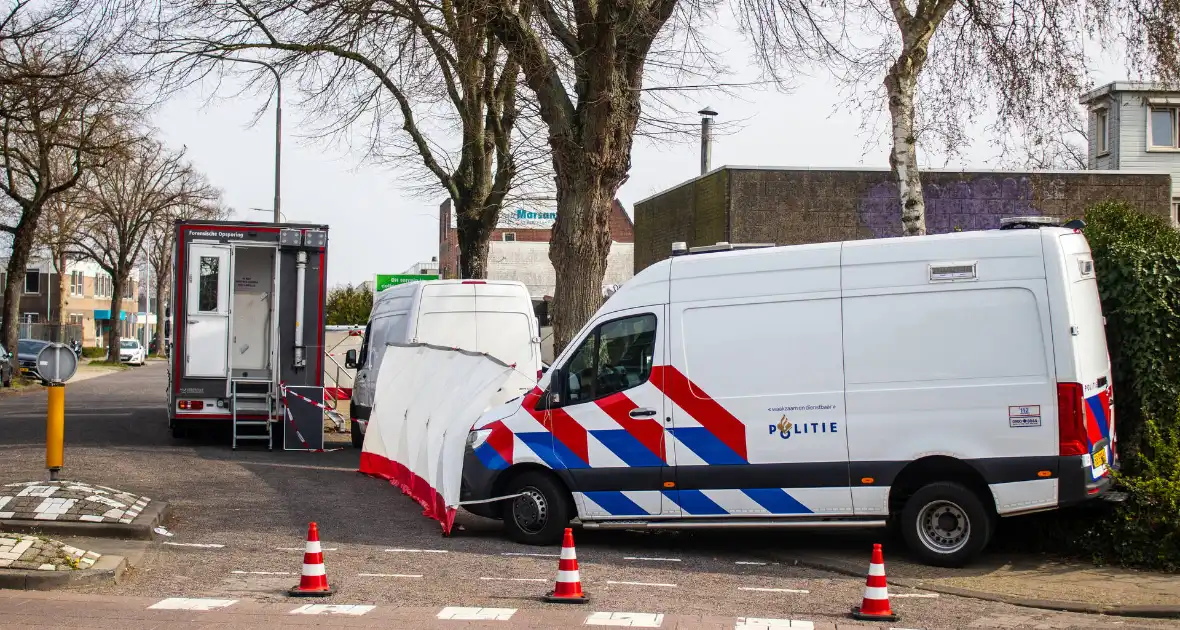 Grote politieactie bij woning na geweldsincident - Foto 4