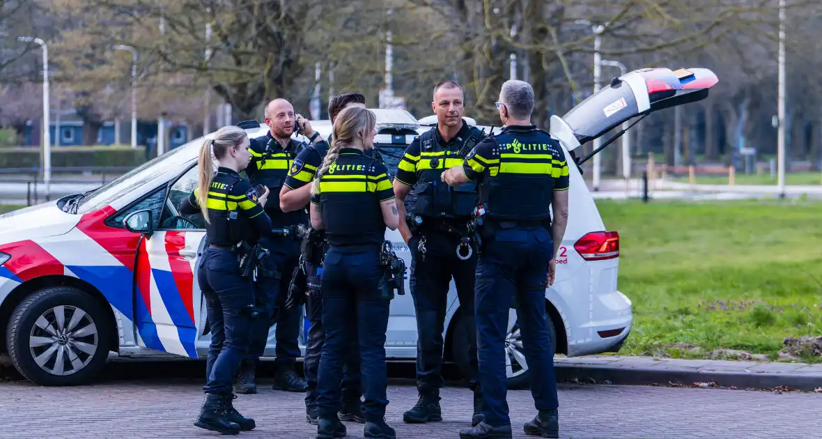 Meerdere politie eenheden aanwezig bij conflict - Foto 1