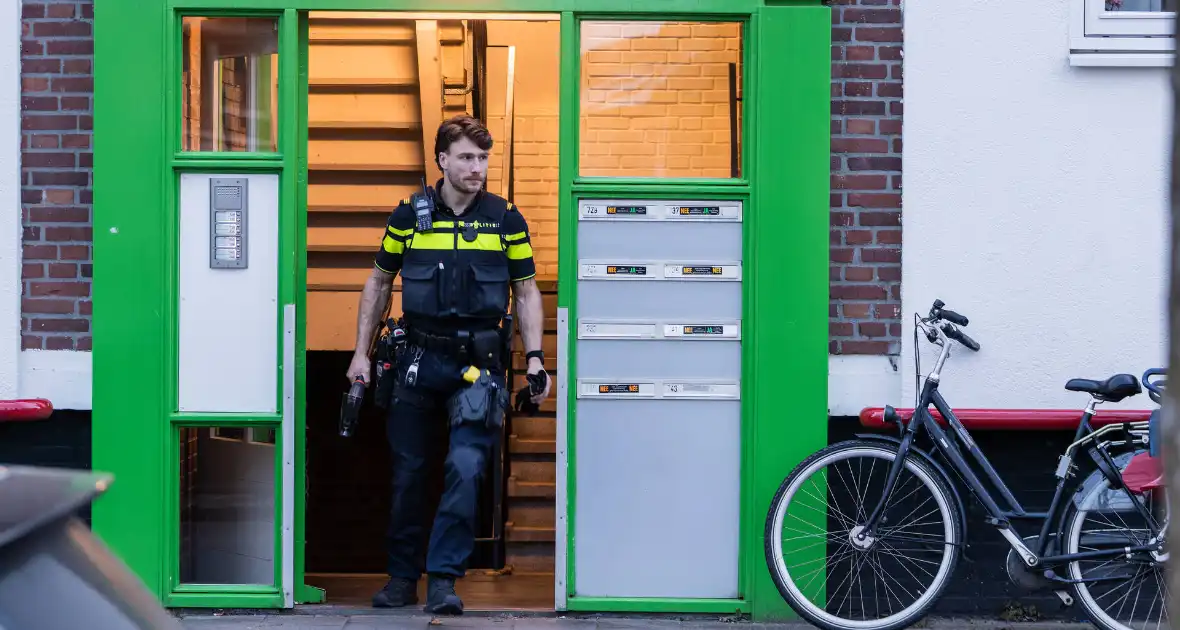 Meerdere politie eenheden aanwezig bij conflict - Foto 2