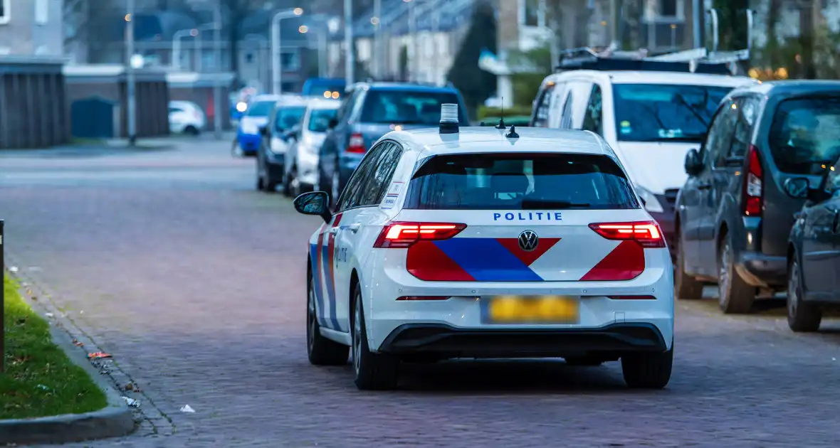 Meerdere politie eenheden aanwezig bij conflict - Foto 5