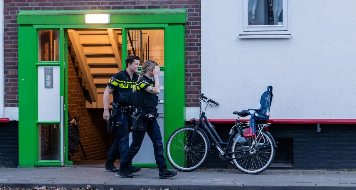 Meerdere politie eenheden aanwezig bij conflict - Foto 9