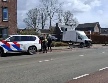 Aanrijding tussen bakwagen en personenwagen