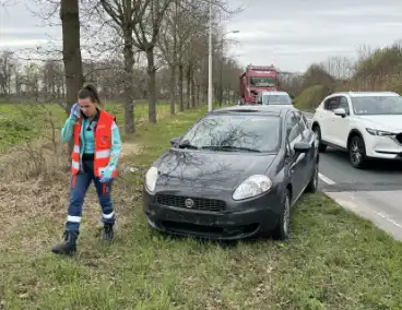 Ongeval tussen vrachtwagen en auto leidt tot gewonde