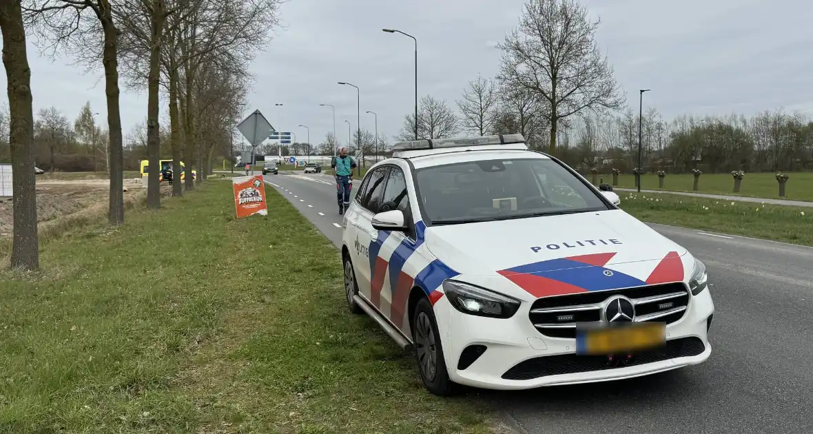 Ongeval tussen vrachtwagen en auto leidt tot gewonde - Foto 2