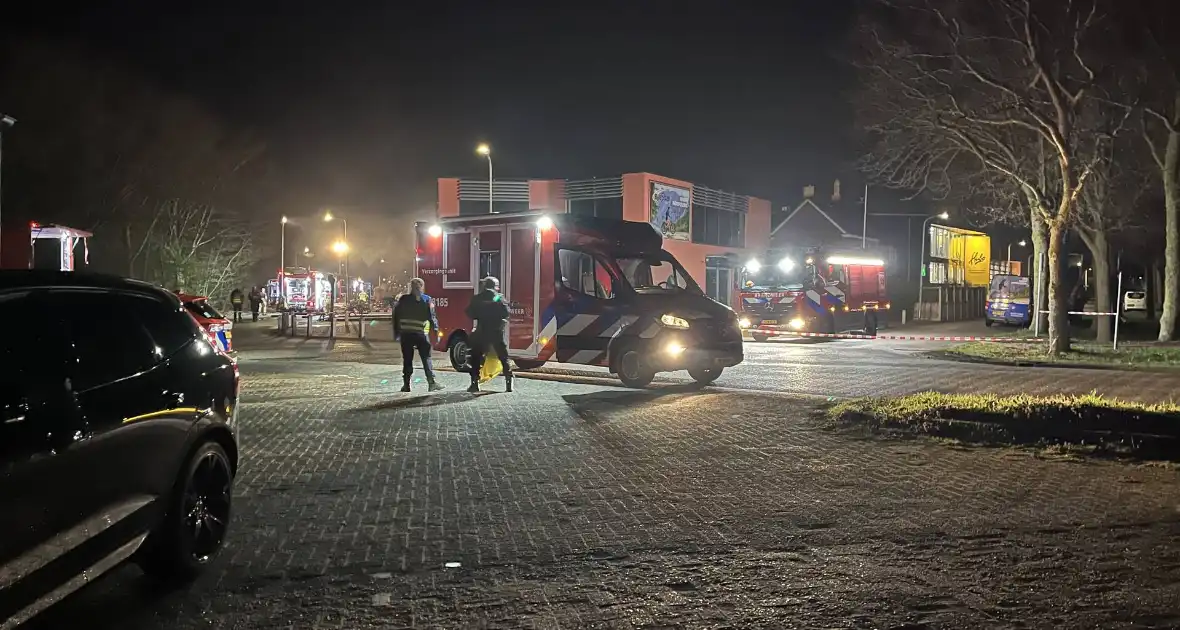 Brand in winkel leidt tot grote inzet van brandweer - Foto 10