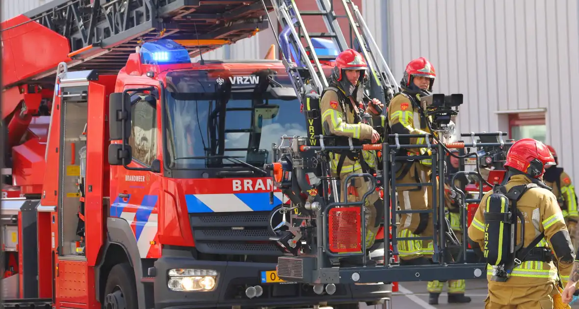 Brand in bedrijfspand onder controle - Foto 2