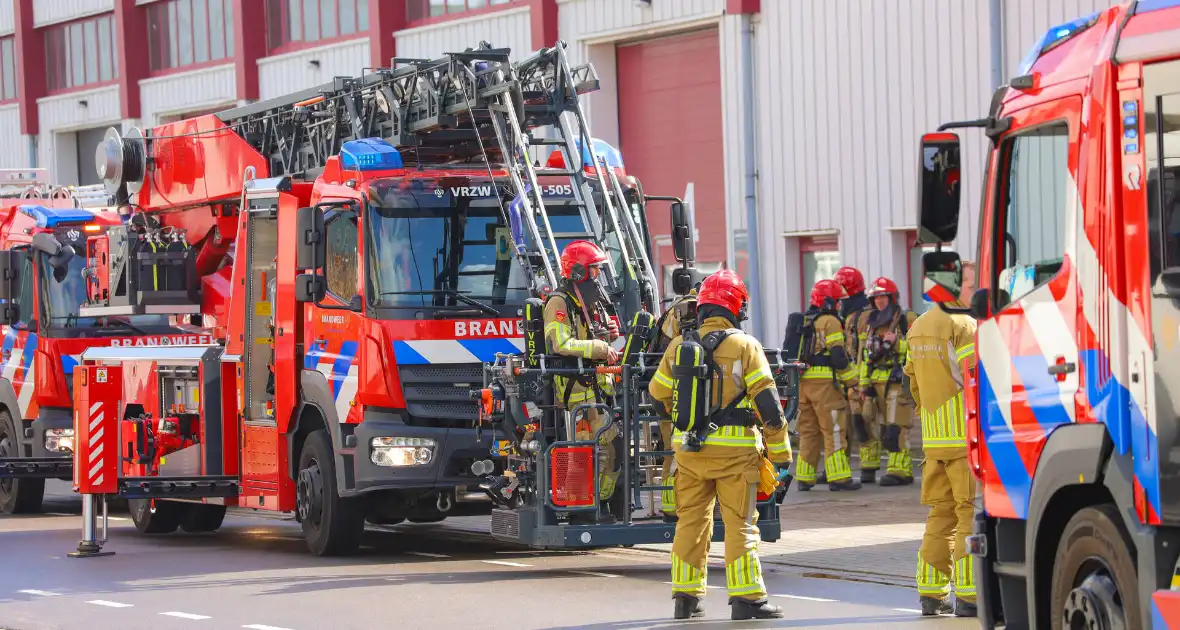 Brand in bedrijfspand onder controle - Foto 3