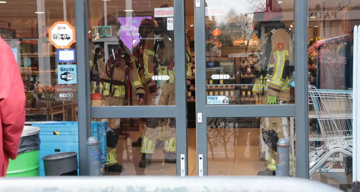 Vreemde lucht zorgt voor onwelwordingen in supermarkt - Foto 12