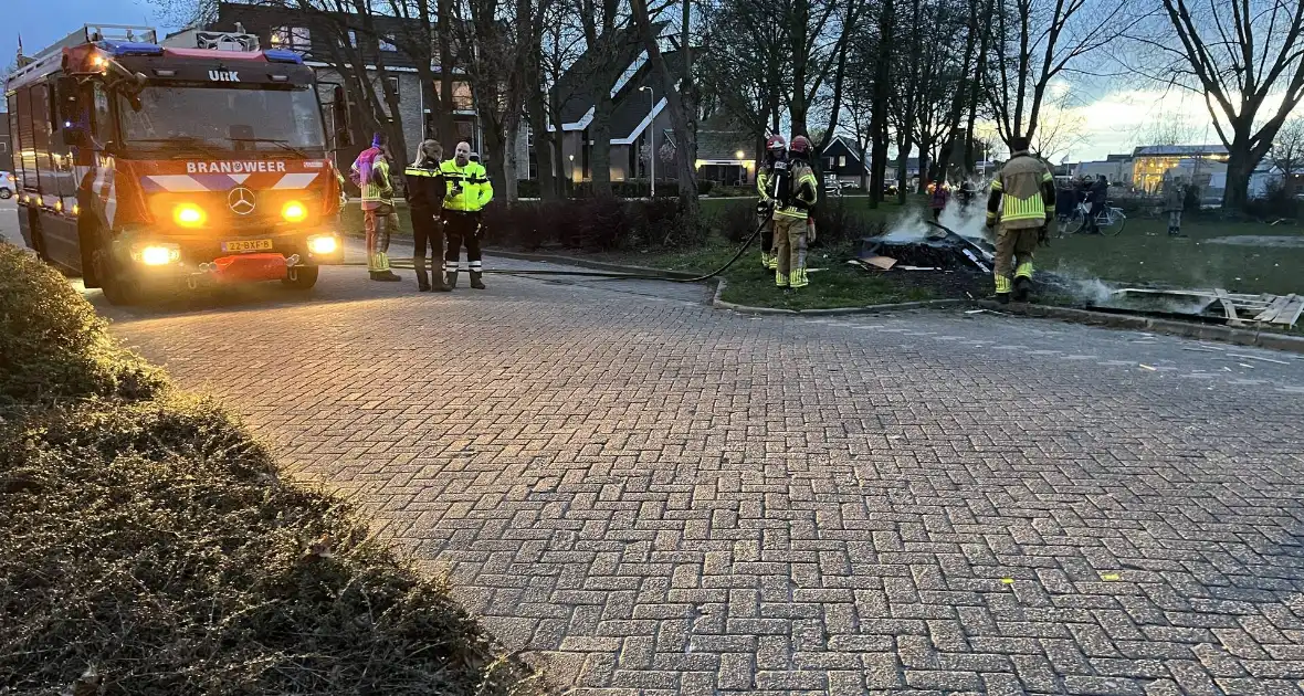 Politie zoekt dader na buitenbrand - Foto 5