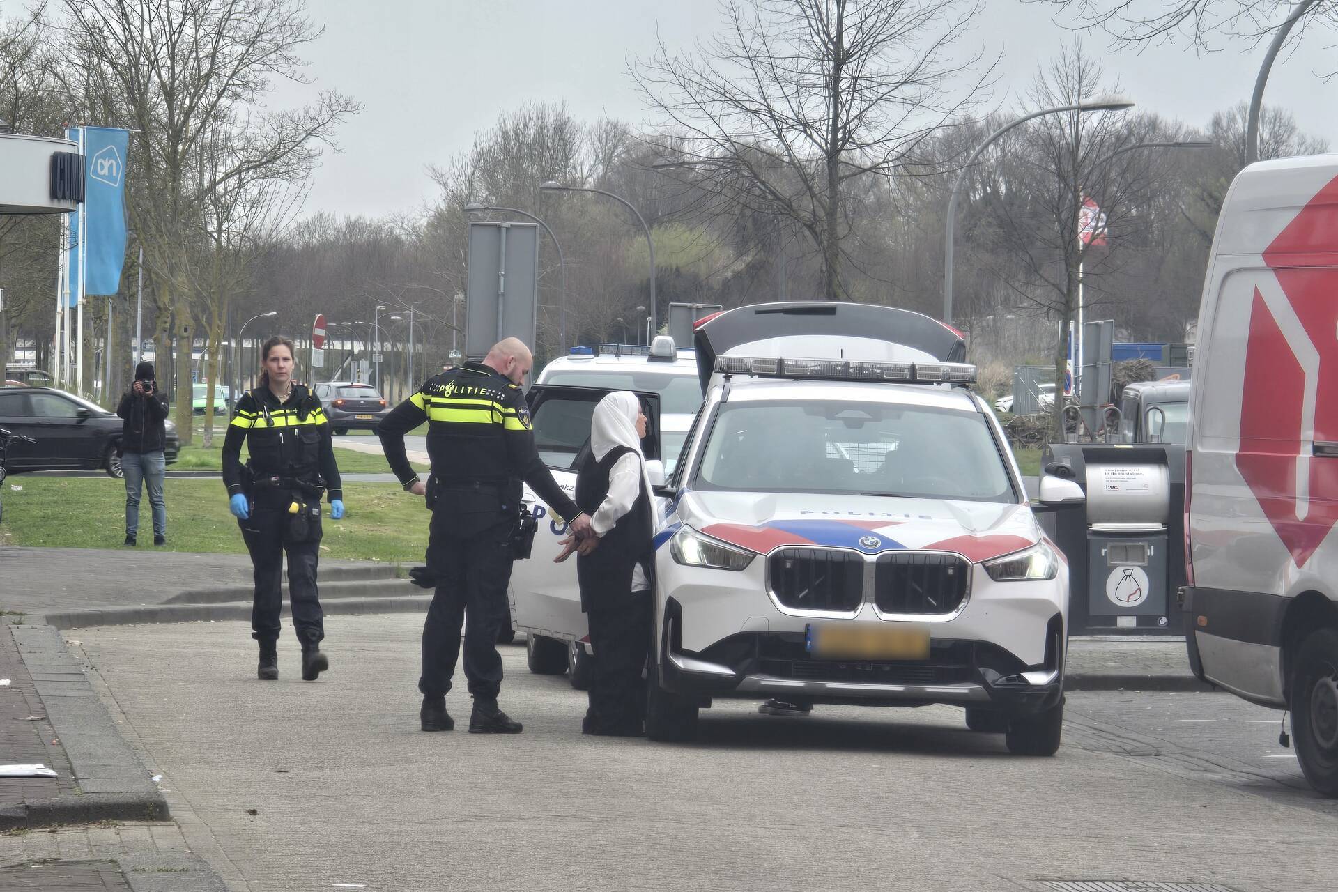 Aanhouding 2 personen door politie aan de Neringweg in lelystad