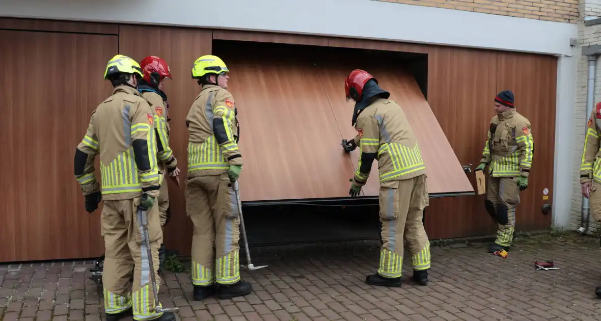Brandweer schakelt in bij lekkage benzine - Foto 10