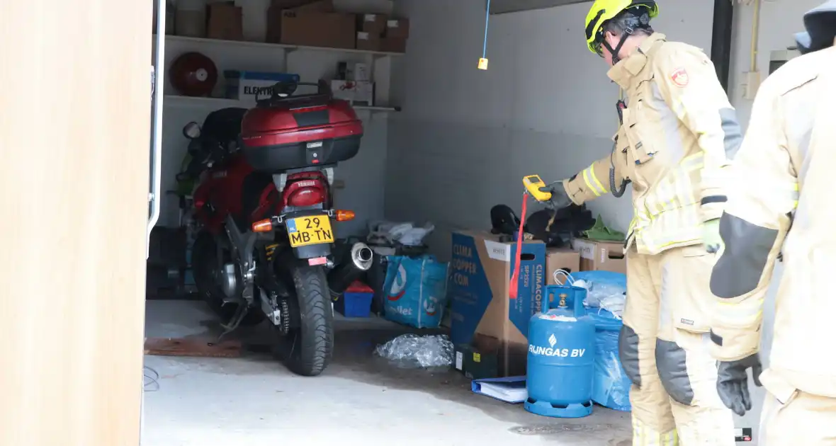 Brandweer schakelt in bij lekkage benzine - Foto 11