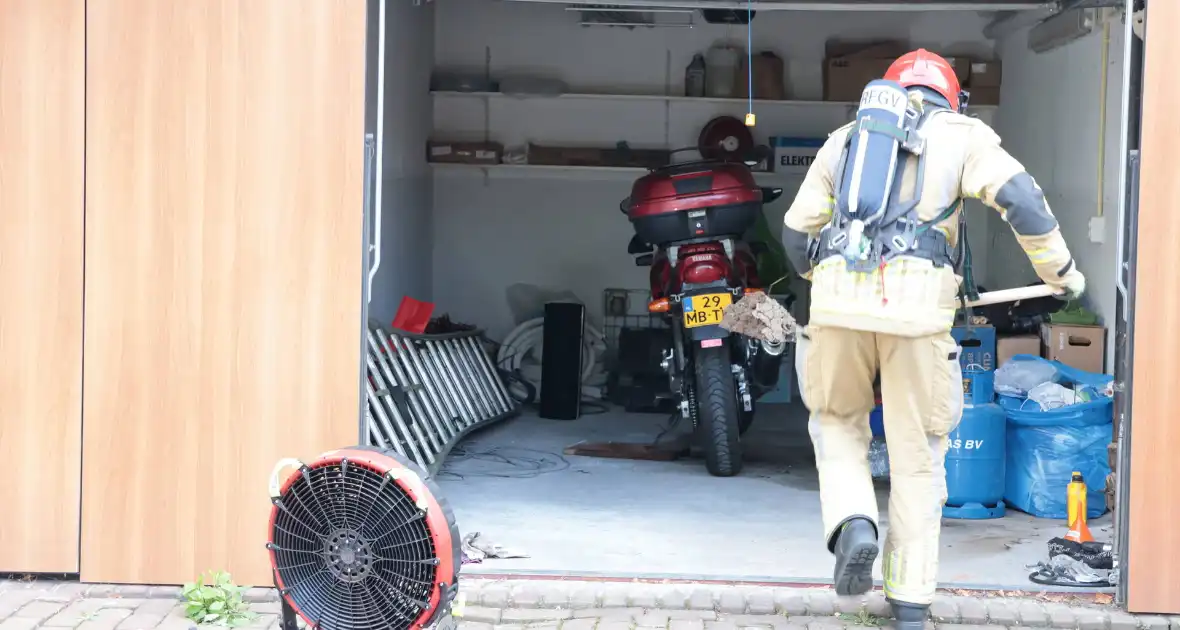 Brandweer schakelt in bij lekkage benzine - Foto 13