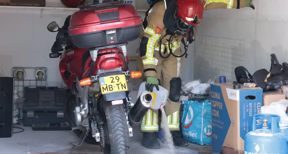Brandweer schakelt in bij lekkage benzine - Foto 14