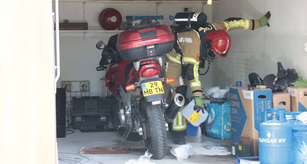 Brandweer schakelt in bij lekkage benzine - Foto 15