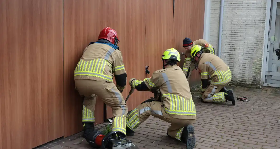 Brandweer schakelt in bij lekkage benzine - Foto 9