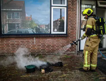 Woningbrand in keuken leidt tot rookontwikkeling