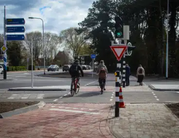 Nieuwe verkeerslichten geïnstalleerd op kruising