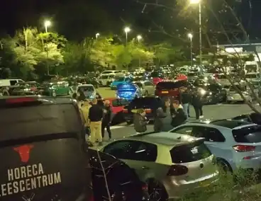 Politie grijpt in bij carmeet op parkeerplaats
