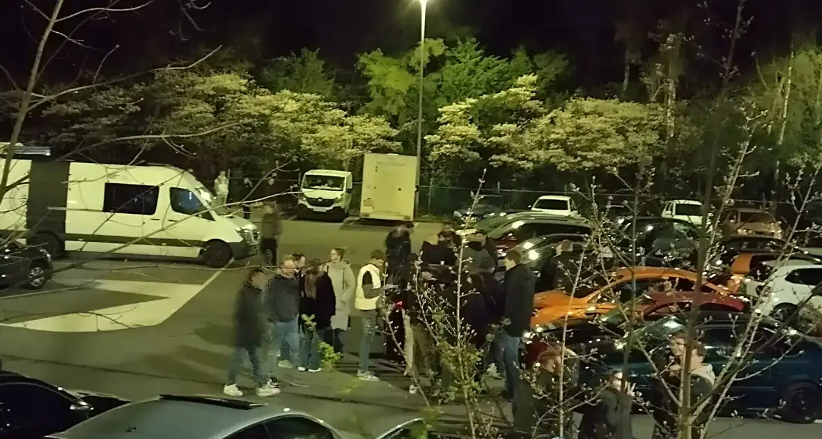 Politie grijpt in bij carmeet op parkeerplaats - Foto 10