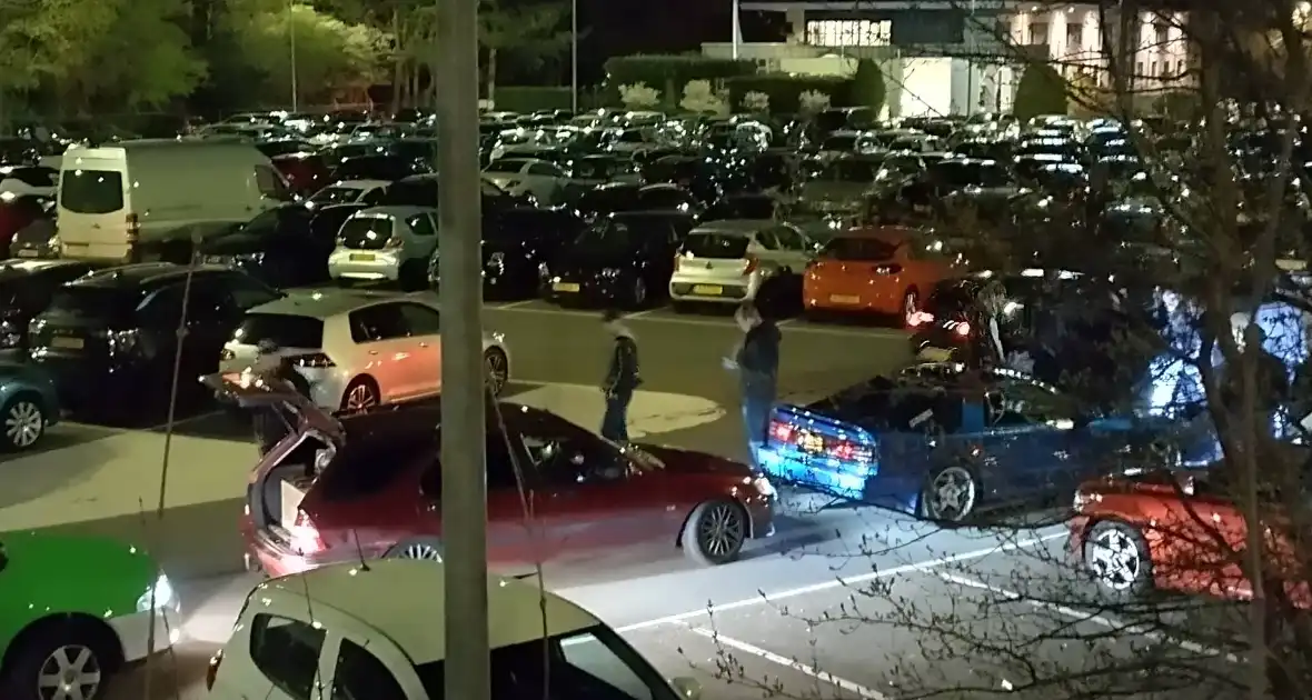 Politie grijpt in bij carmeet op parkeerplaats - Foto 3