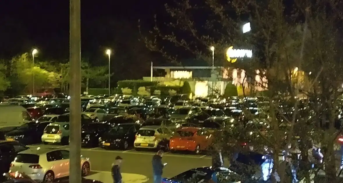 Politie grijpt in bij carmeet op parkeerplaats - Foto 4