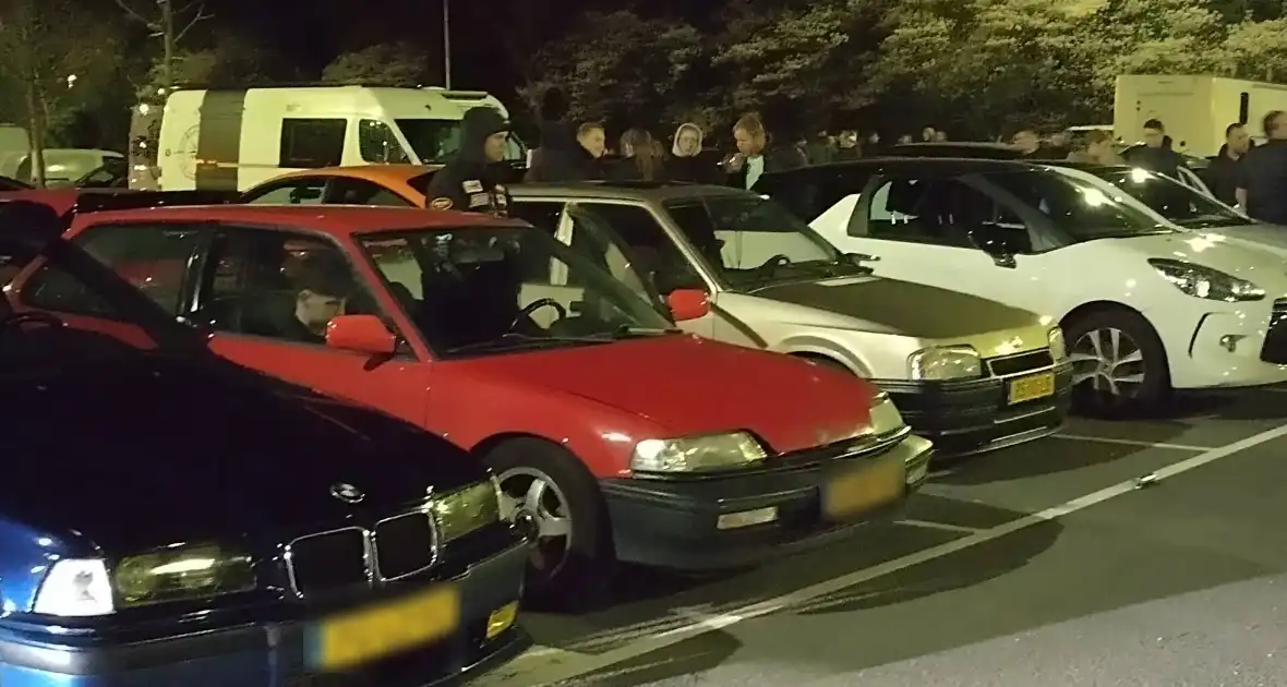 Politie grijpt in bij carmeet op parkeerplaats - Foto 6