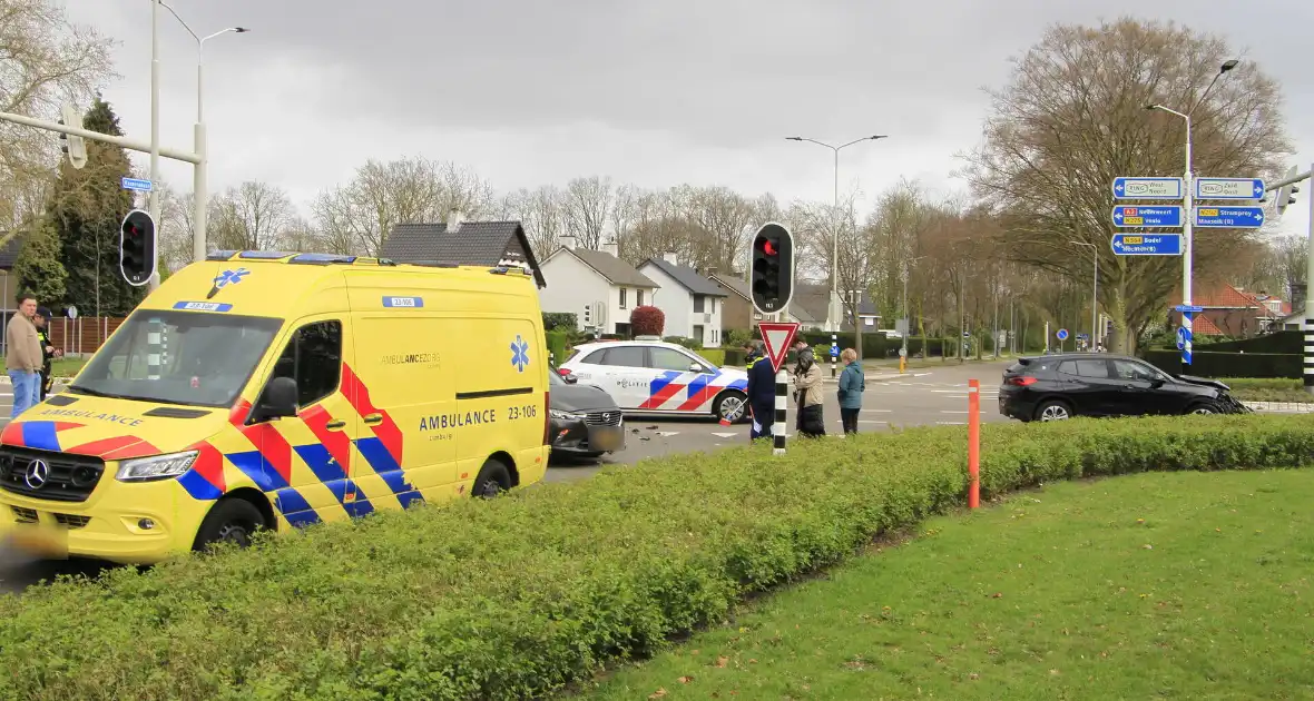 Ongeval met meerdere gewonden bij kruising - Foto 12