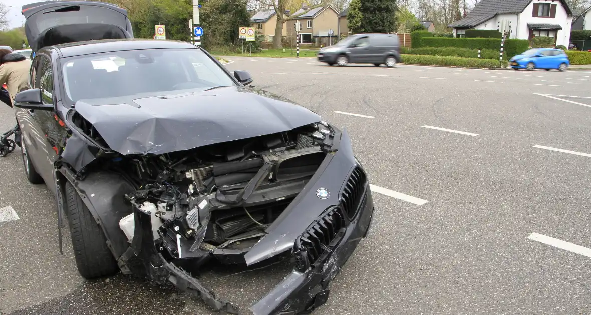 Ongeval met meerdere gewonden bij kruising - Foto 25