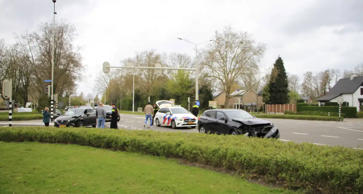 Ongeval met meerdere gewonden bij kruising - Foto 26