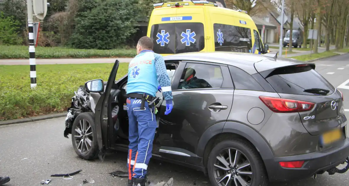 Ongeval met meerdere gewonden bij kruising - Foto 3