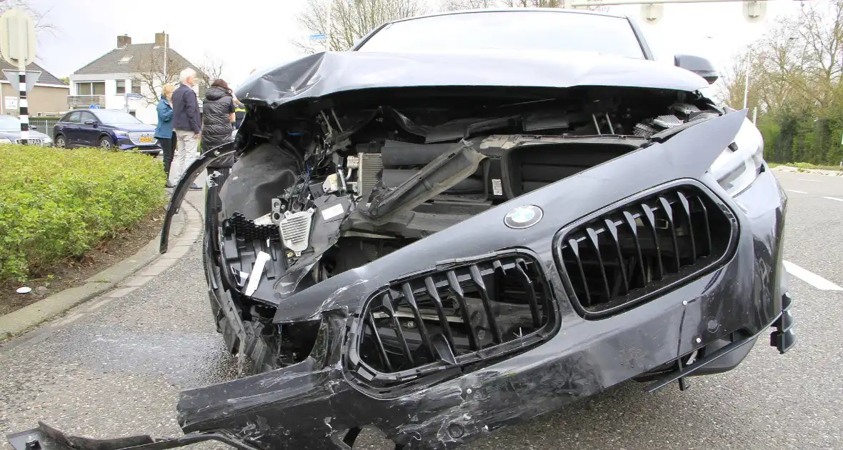 Ongeval met meerdere gewonden bij kruising - Foto 4