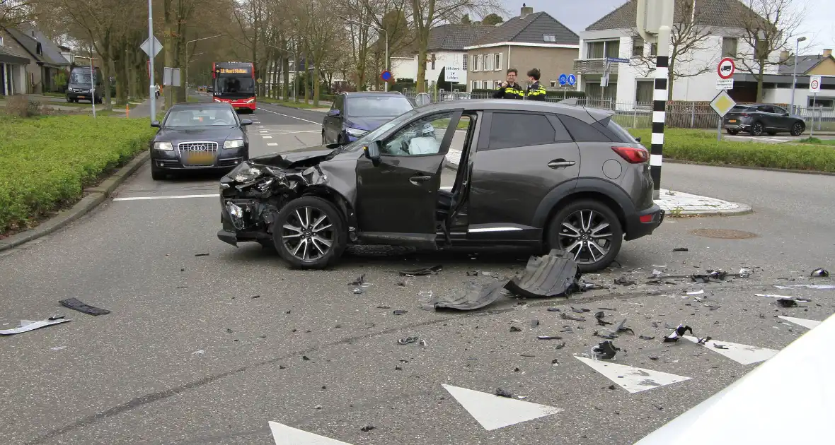 Ongeval met meerdere gewonden bij kruising - Foto 5