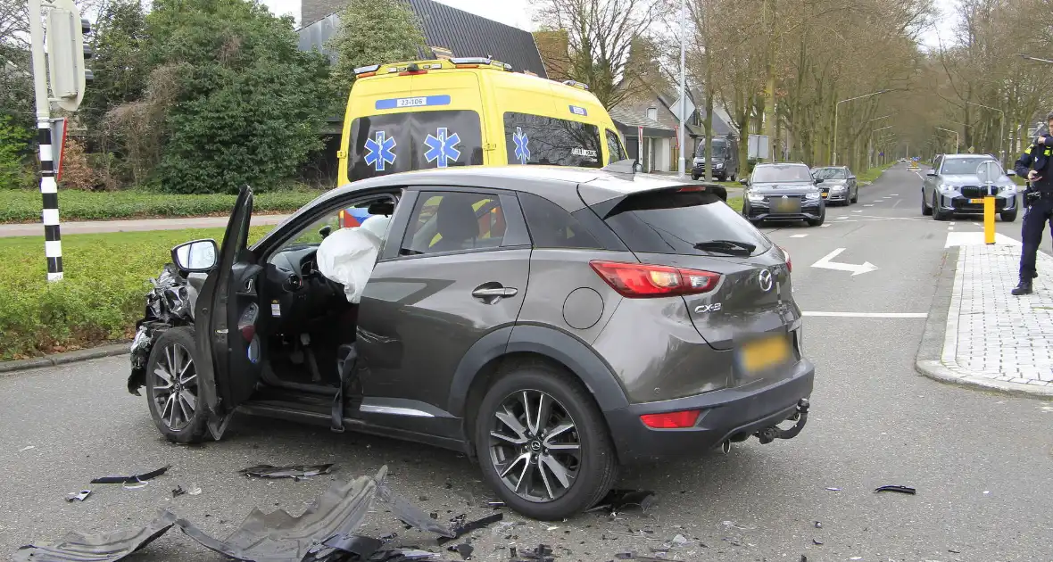 Ongeval met meerdere gewonden bij kruising - Foto 6