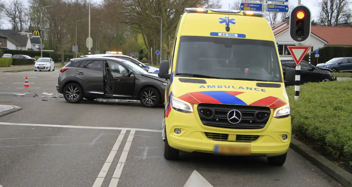 Ongeval met meerdere gewonden bij kruising - Foto 7