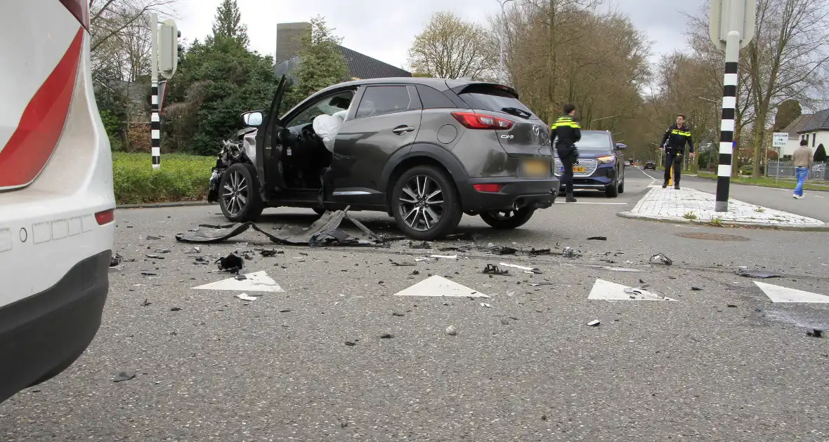 Ongeval met meerdere gewonden bij kruising - Foto 8