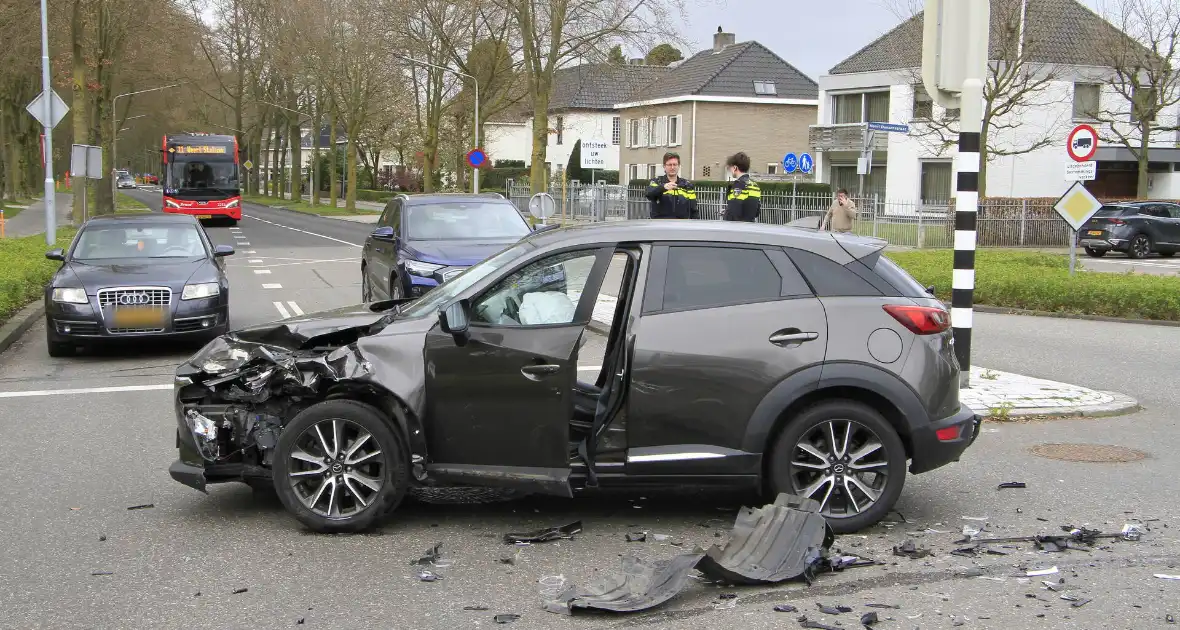 Ongeval met meerdere gewonden bij kruising - Foto 9