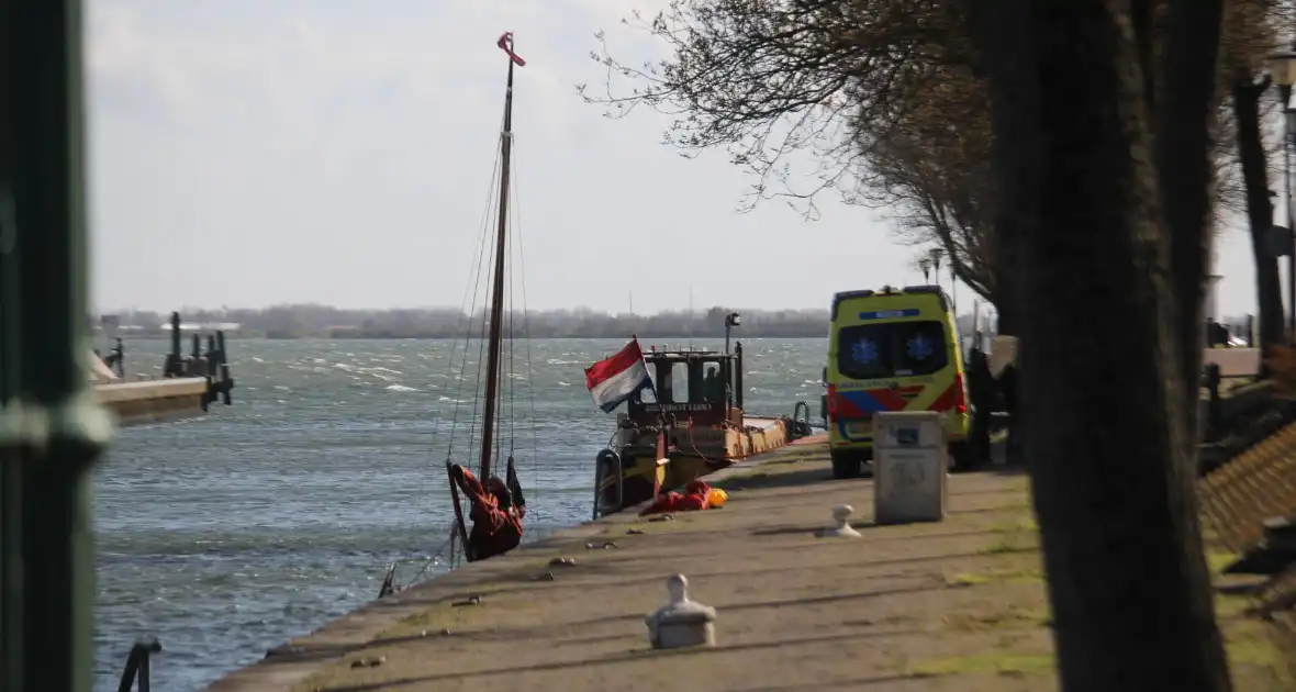 Bootje op drift met meerdere personen - Foto 2