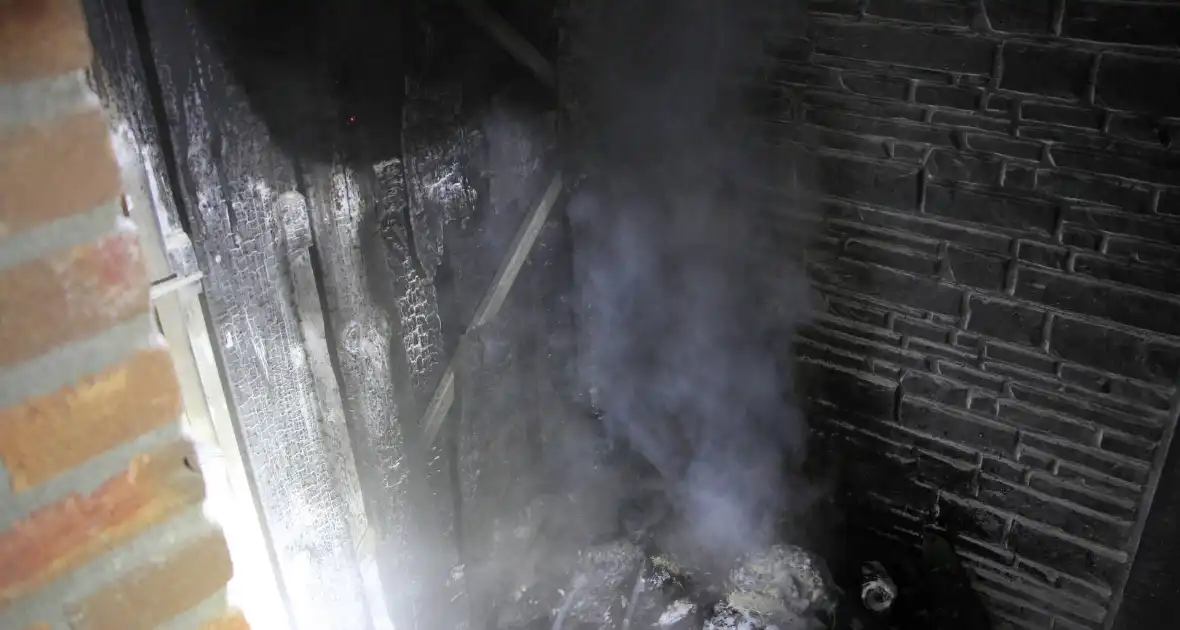 Buitenbrand in container geblust door buurtbewoners - Foto 8